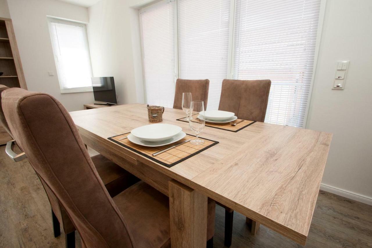 50224... Apartamento Carolinensiel Exterior foto